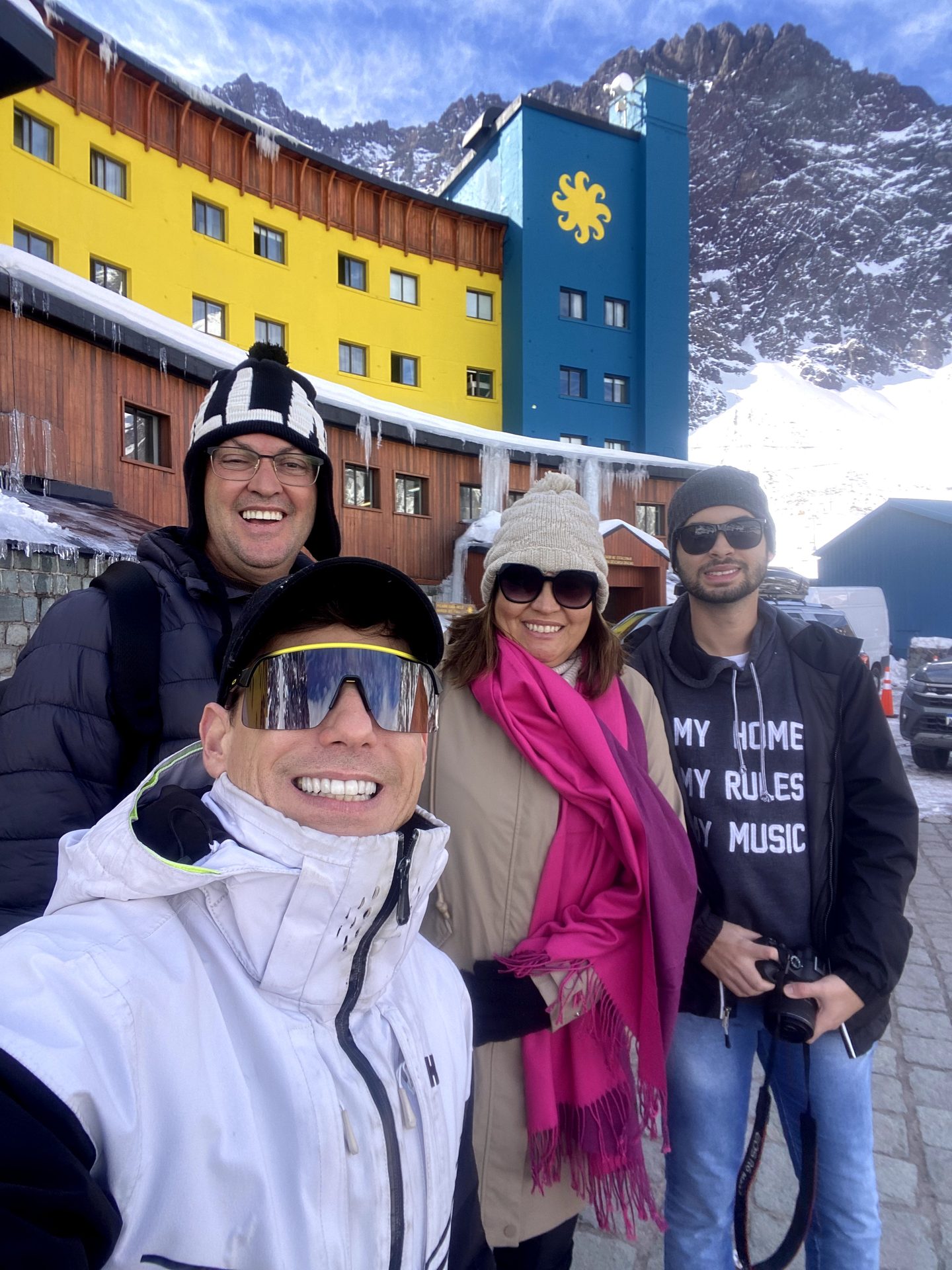 Hotel Portillo, ícone amarelo histórico da cordilheira chilena