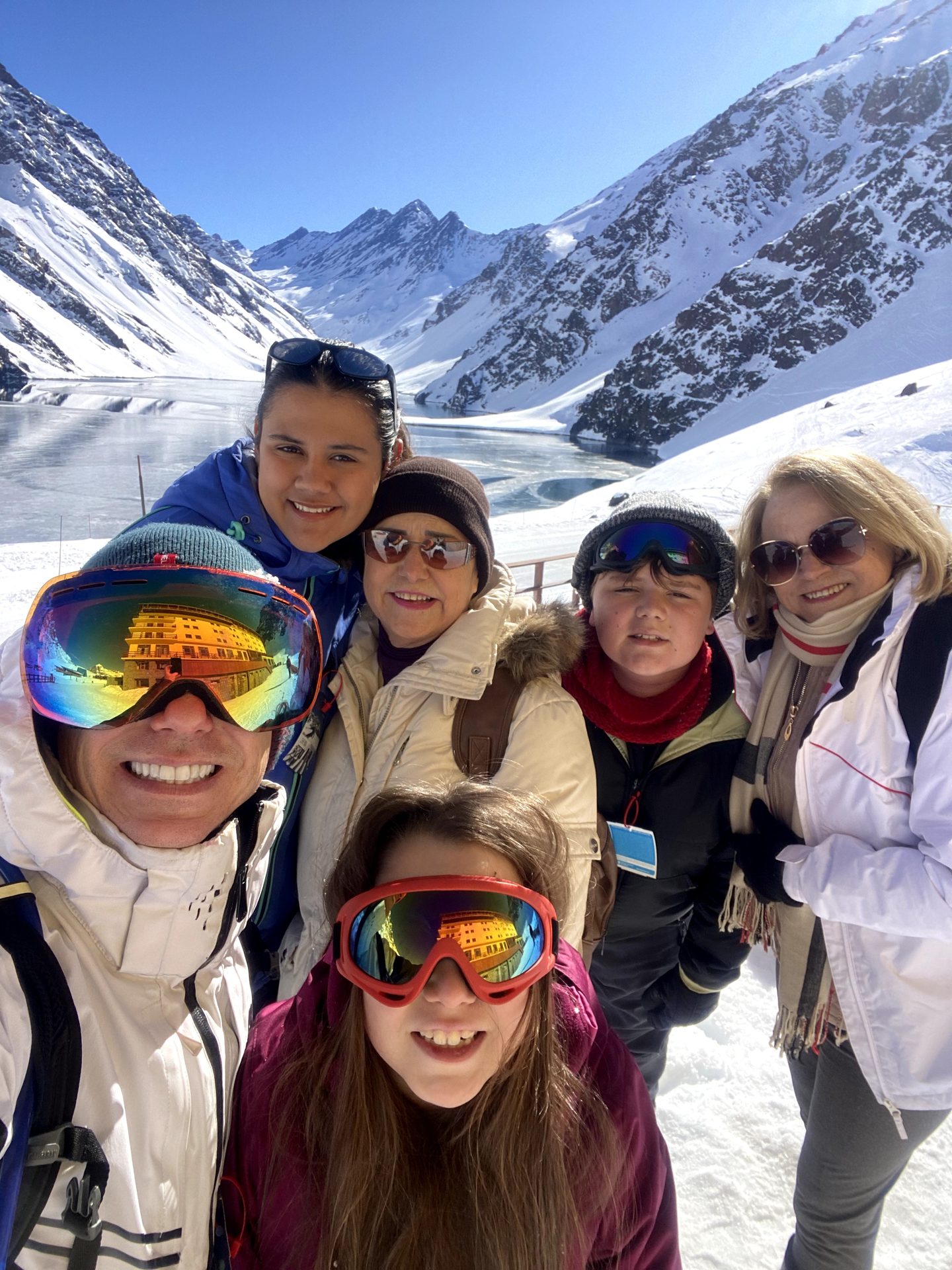 Pedro com família brasileira na Laguna del Inca